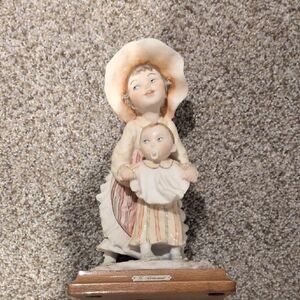 Giuseppe Armani Charming Porcelain Figurine with Bonnet